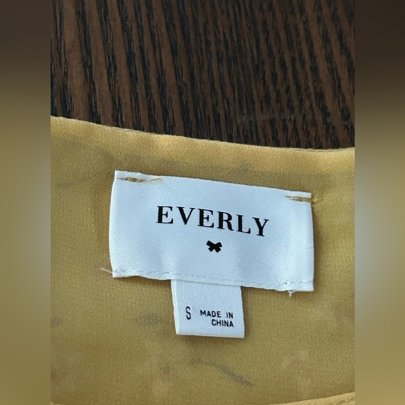 Women's Everly Yellow Short Sleeve Floral Blouse Top Size Small boho Cottagecore - Picture 9 of 15